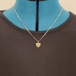 EUC Vera Bradley Silver Heart Necklace